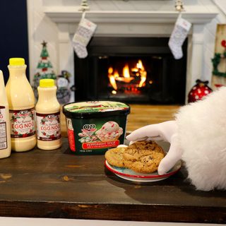 Santa-Hand---w-All-Holiday-Treats